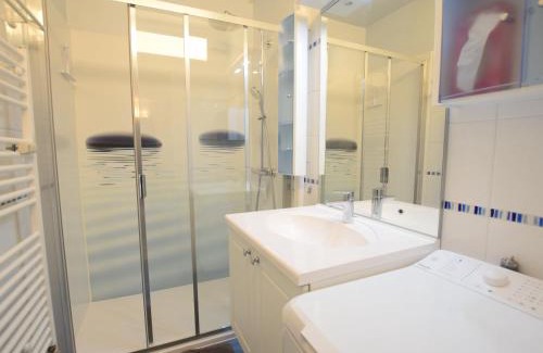 Evian-les-Bains Wohnung | Charmant appartement proche du lac avec Wi-Fi et parking à Évian-les-Bains - FR-1-498-96