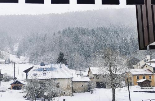 Mijoux Wohnung | Charmant appartement de montagne avec balcon