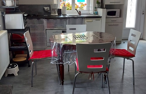 Paroisse Notre-Dame-de-l'Ermitage Wohnung | Charmant Studio au Bord D'un Petit Ruisseau