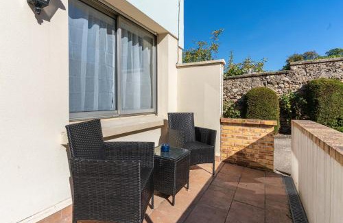 Saint-Cyr-l'Ecole Wohnung | Charmant studio avec terrasse, Gare à 200m et parking gratuit