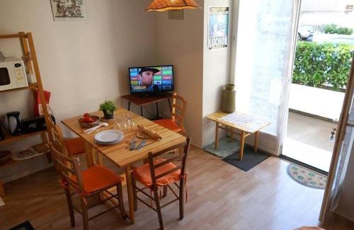 Bagneres-de-Luchon Wohnung | Charmant T2 RDC avec Jardinet et Parking, Proche Thermes et Commerces - FR-1-313-152