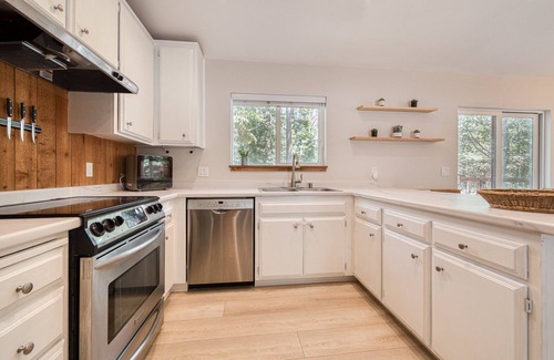 Truckee Haus | Charmed Cabin at Tahoe Donner by Tahoe Getaways - 2BR w/HOA Access