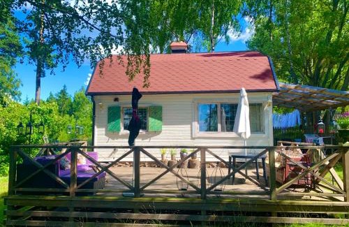 Varmdo Haus | Charmig stuga av rustik stil i Stockholms område