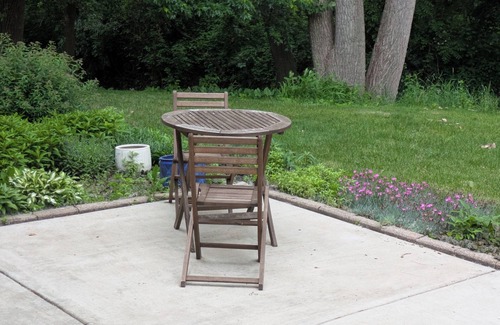 Portage Haus | Charming 1-bedroom apt in house by creek with AC, in delightful Portage