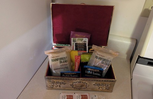 Portage Haus | Charming 1-bedroom apt in house by creek with AC, in delightful Portage