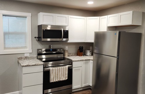 Eau Claire Haus | Charming 1-bedroom house in superb Eau Claire with AC, WiFi