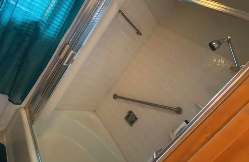 Omak Haus | Charming 1-bedroom in a house, great for sleeping and resting only.