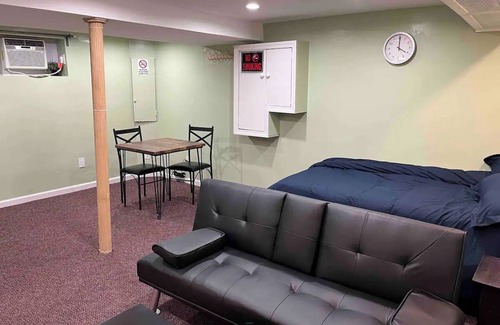 Floral Park Wohnung | Charming 1-bedroom basement apartment in Floral Park with WiFi and AC