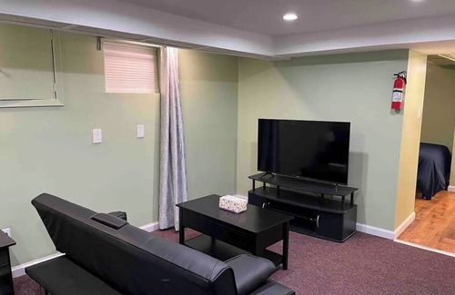 Floral Park Wohnung | Charming 1-bedroom basement apartment in Floral Park with WiFi and AC