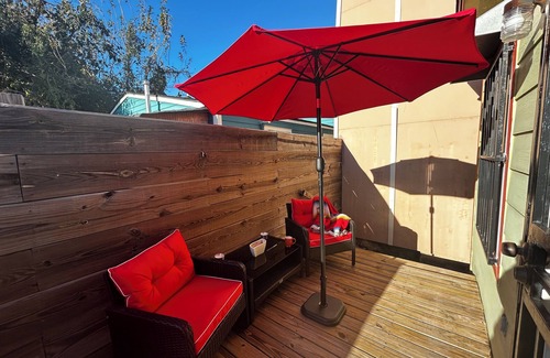 Tulane - Gravier Eigentumswohnung | Charming 1-bedroom duplex within steps from Canal Streetcar in New Orleans WiFi