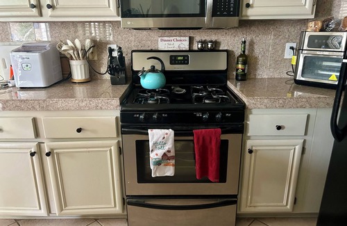 Desert Palms Haus | Charming 1-bedroom house in Palm Desert with WiFi and AC