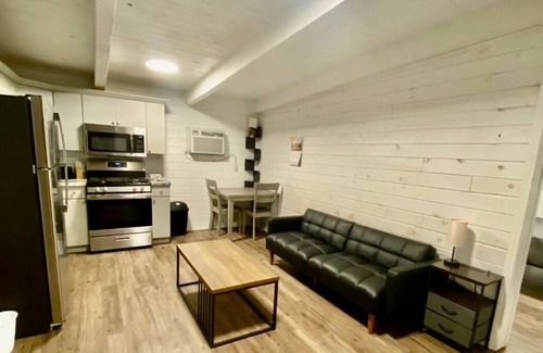 Philadelphia Wohnung | Charming 1-bedroom Perfect for Extended Stays: Hotel Alternative for Workers