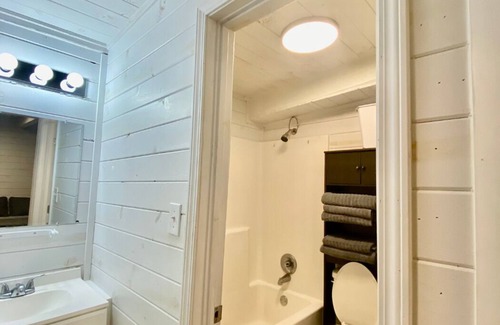 Philadelphia Wohnung | Charming 1-bedroom Perfect for Extended Stays: Hotel Alternative for Workers