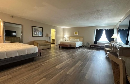 Presque Isle Hotel | Charming 10-bedroom hotel with fitness room, WIFI in peaceful Presque Isle Hotel