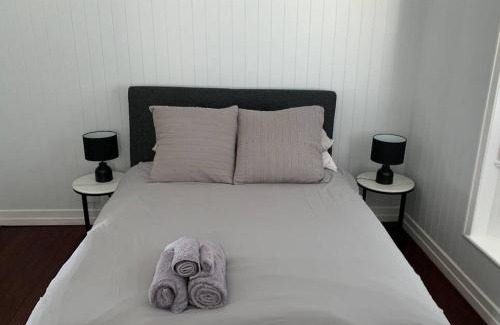 Annerley Haus | Charming 1920's 4Br freestanding Plantation Qldr.