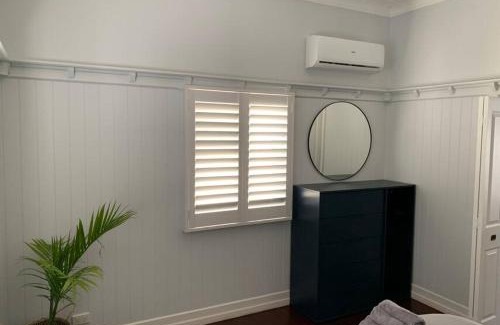 Annerley Haus | Charming 1920's 4Br freestanding Plantation Qldr.