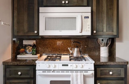 New Castle Haus | Charming 1920s Tudor Home