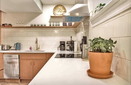 Bloomingdale Wohnung | Charming 1BR Apt on Hidden Park in Historic DC!