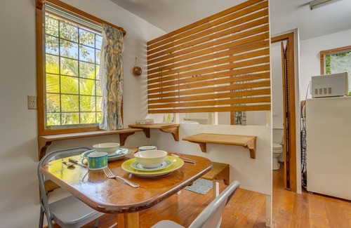 Placencia Hütte | Charming 1BR Cabana in Tranquil Forest Setting