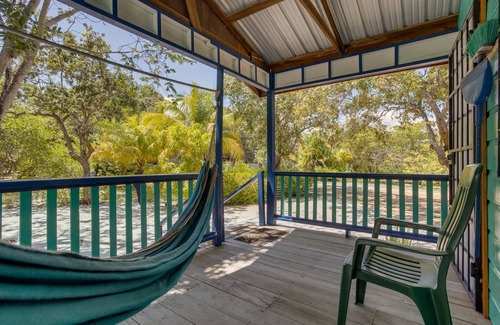 Placencia Hütte | Charming 1BR Cabana in Tranquil Forest Setting
