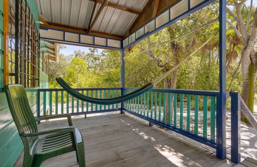 Placencia Hütte | Charming 1BR Cabana in Tranquil Forest Setting