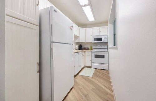 Lake Geneva Eigentumswohnung | Charming 1BR Condo with Patio, Near The Lake Geneva