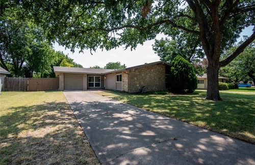 Richardson Haus | Charming 2-B, 2 B 7 minutes from UTD in Richardson with AC, WiFi.Enjoy your stay