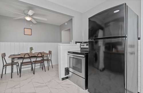 Deer Park Wohnung | Charming 2-bd Apt in delightful Deer Park, OH with AC & strong WI-Fi