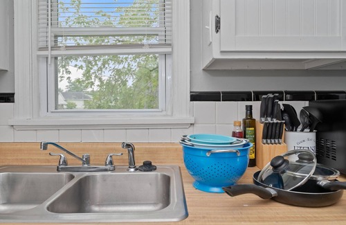 Deer Park Wohnung | Charming 2-bd Apt in delightful Deer Park, OH with AC & strong WI-Fi