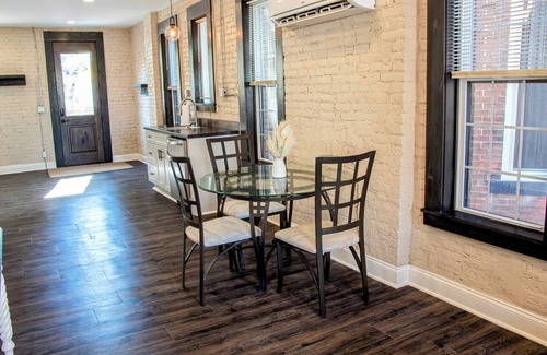Near East Columbus Haus | Charming 2-bed 1/2 duplex with ensuite bathrooms, Wi-Fi, close to everything!