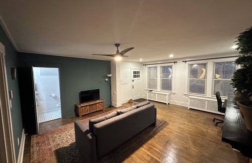 Crafton Wohnung | Charming 2 bed, 1.5 bath apartment in Crafton, Pittsburgh - Quiety, Relaxing