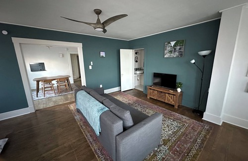 Crafton Wohnung | Charming 2 bed, 1.5 bath apartment in Crafton, Pittsburgh - Quiety, Relaxing