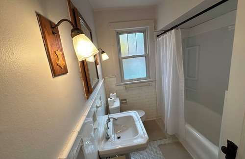 Crafton Wohnung | Charming 2 bed, 1.5 bath apartment in Crafton, Pittsburgh - Quiety, Relaxing