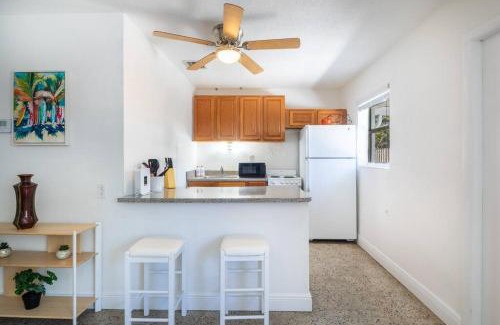 Riverside Park Wohnung | Charming 2 bed 1 bath Gem 10 min to Beach!