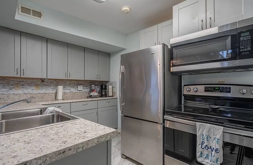 Lake Ozark Eigentumswohnung | Charming 2-bed 2-bath condo overlooking the beautiful Lake of the Ozarks-4MM