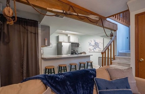 Lake Ozark Eigentumswohnung | Charming 2-bed 2-bath condo overlooking the beautiful Lake of the Ozarks-4MM