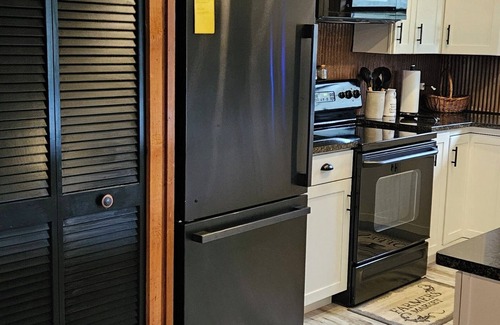 Bell Haus | Charming 2 Bed/2 Bath On the Suwannee River near Rock Bluff Springs.