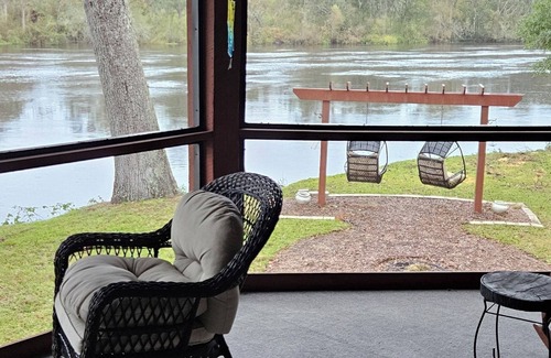 Bell Haus | Charming 2 Bed/2 Bath On the Suwannee River near Rock Bluff Springs.