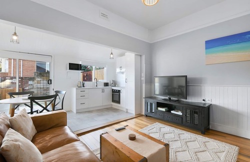 North Hobart Haus | Charming 2-Bed House in North Hobart