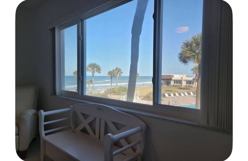 New Smyrna Beach Eigentumswohnung | Charming 2-bedroom condo in Enchanting New Smyrna Beach with AC