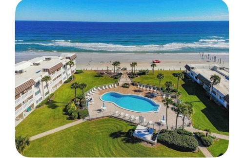 New Smyrna Beach Eigentumswohnung | Charming 2-bedroom condo in Enchanting New Smyrna Beach with AC