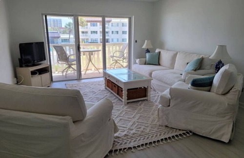 New Smyrna Beach Eigentumswohnung | Charming 2-bedroom condo in Enchanting New Smyrna Beach with AC