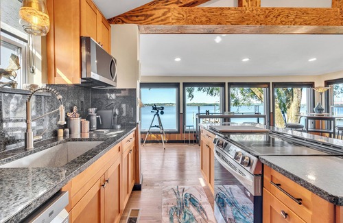 Barstow Haus | Charming 2-bedroom house in fabulous Prince Frederick with AC, WiFi