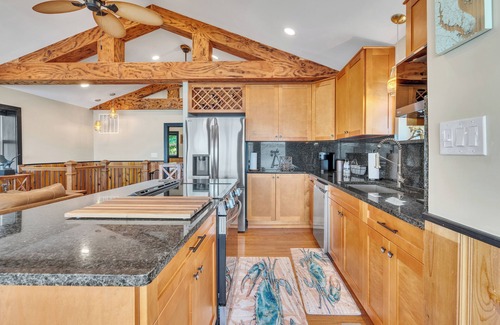 Barstow Haus | Charming 2-bedroom house in fabulous Prince Frederick with AC, WiFi