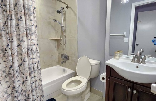 Deerfield Beach Eigentumswohnung | Charming 2-bedroom condo in fabulous Deerfield Beach with AC, WiFi, 55+