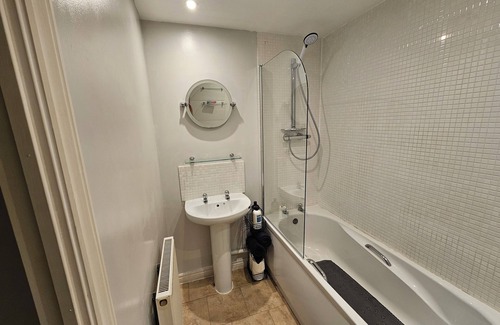 Quedgeley Wohnung | Charming 2-bedroom apartment in Quedgeley with WiFi access