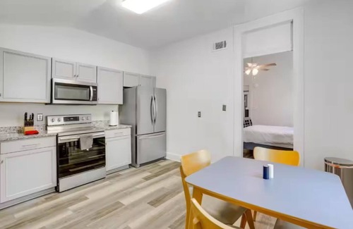 Saint Claude Wohnung | Charming 2-bedroom apartment in Historically Fabulous New Orleans Bywater