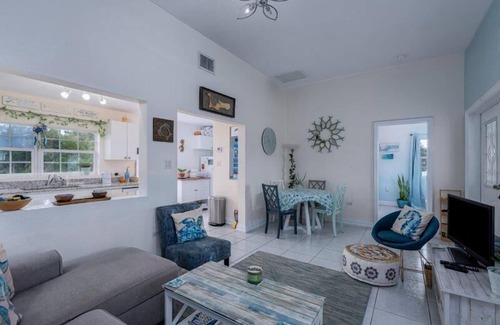 Northwest Point Wohnung | Charming 2-bedroom apartment in beautiful West Bay with WiFi, AC