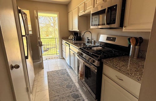 Uptown Wohnung | Charming 2-bedroom apartment in delightful Memphis with WiFi, AC