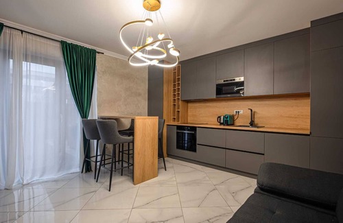 Tractorul Wohnung | Charming 2-bedroom apartment in awesome Brașov with Jacuzzi.